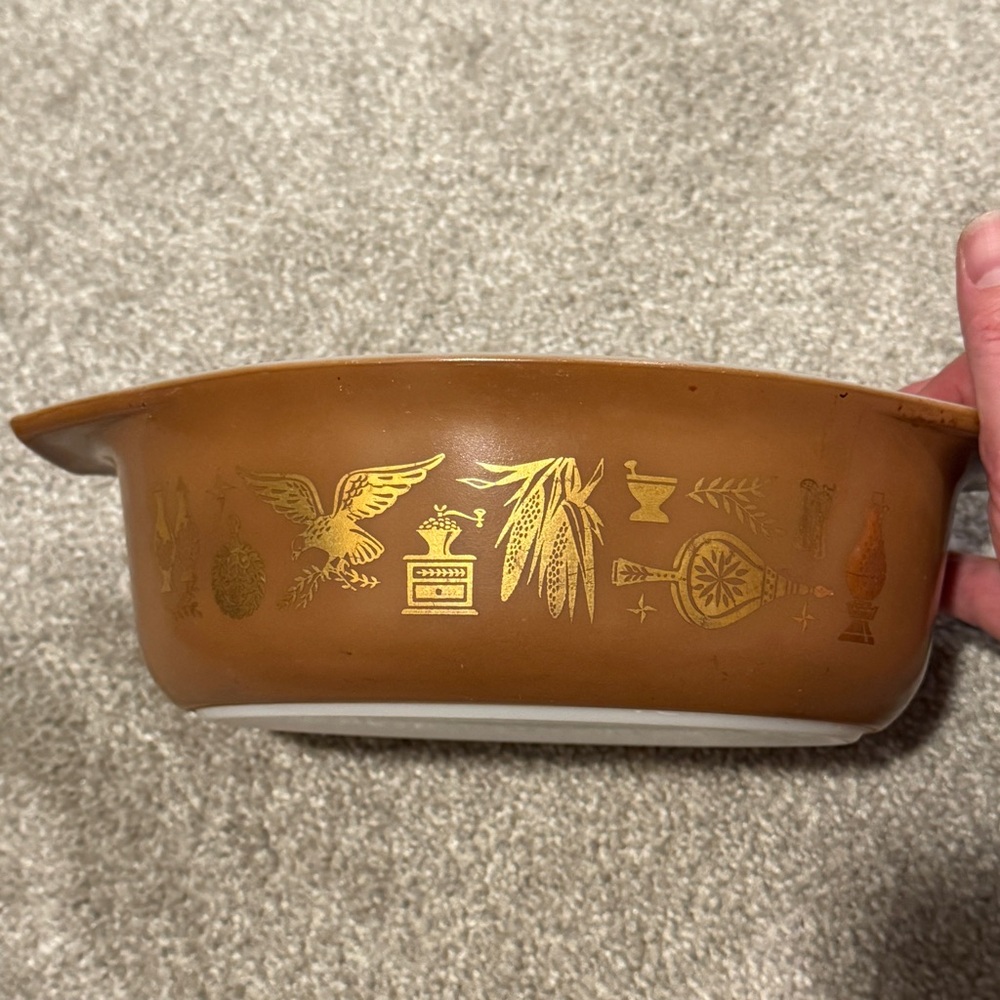 Vintage Pyrex Eagle Americana Gold on Brown 1 1/2 Qt Oval Casserole Dish 043